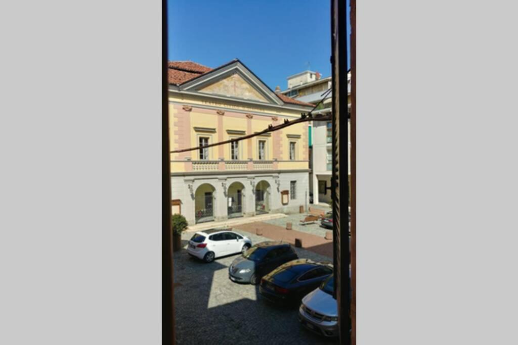 Dolce Eporedia Intero Alloggio Nel Centro Storico Ivrea Eksteriør bilde